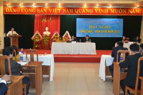 15 1 2014 03 hoi-nghi-can-bo-vien-chuc-cong-ty-quan-ly-hoi-cho-trien-lam-va-cac-cho-da-nang-nam-2015